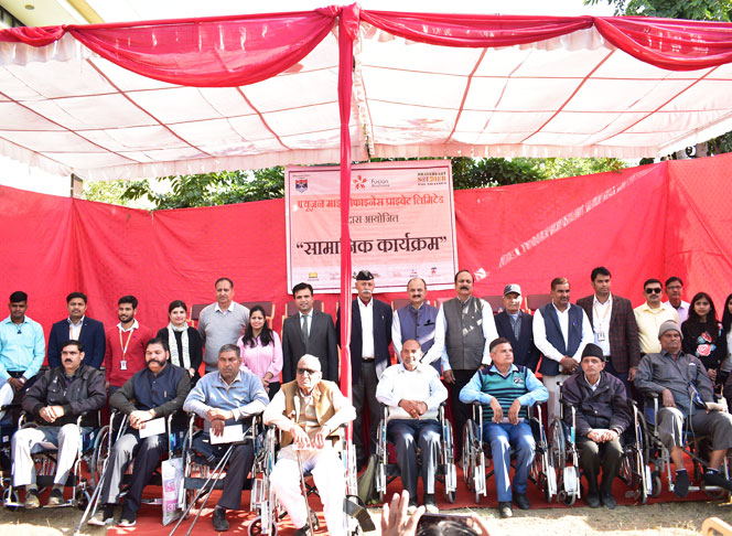 Group Photo taken during wheelchair distribution programme orgaisned by Braveheart Soldier Foundation and Fusion Microfinance Pvt. Ltd.