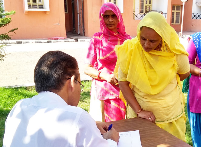 Volunteer working during a program at Saanjhi Chatt, Jaipur